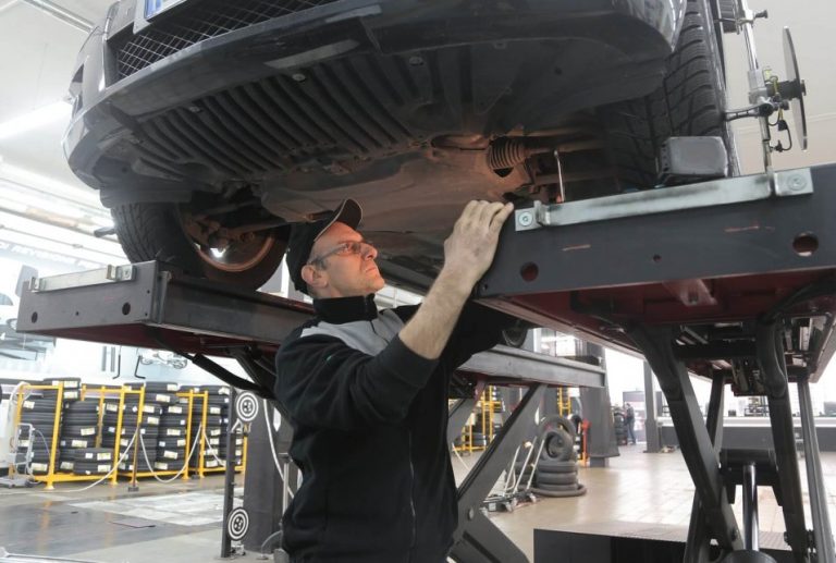 How Long Does Servicing a Car Take? Find Out Now!